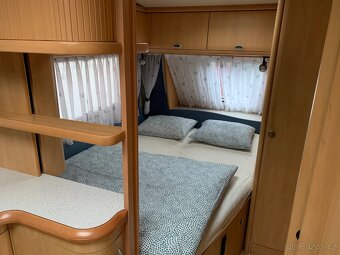 Půjčím karavan Hobby 460 UFe. Celková váha 1300 kg - 4