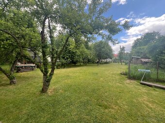 Prodej stavební parcely se stromy u jezera 896m2 - 4