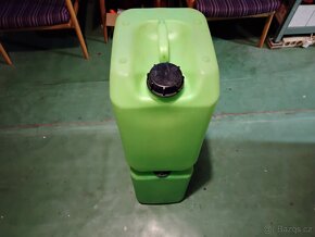 Plastový kanystr 20 l - 4