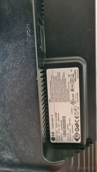 Monitor LG Flatron W2220P + pivot - 4