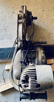 Čezeta 501 skútr ČZ kryt motor válec hlava prase - 4