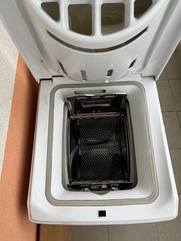 ZA ODVOZ - pračka Indesit na náhradní díly nebo k opravě - 4