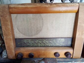 Stará elektronika - TV, radia,VHS - 4