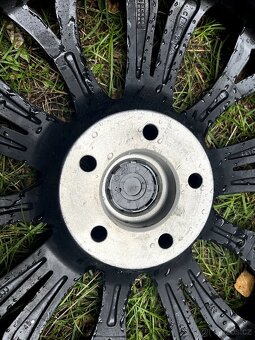 Letní kola VW Škoda 225/40 R18 5x112 ET45
 - 4
