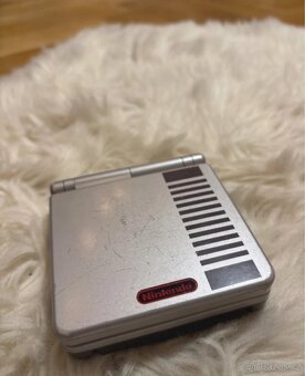 Nintendo GameBoy Advance SP - 4