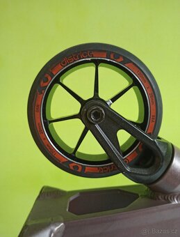 Freestylová koloběžka District HTS Grey - 4