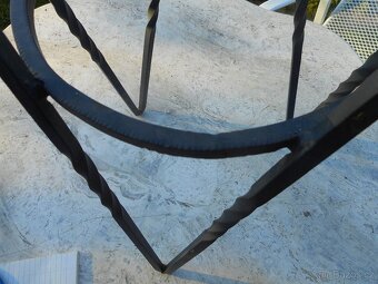 KOVANÝ STOJAN NA KYTKU - 4