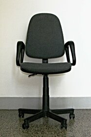 Kancelářské židle s područkami a bez područek - 4