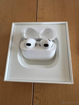 AirPods 3 s lightning pouzdrem - 4
