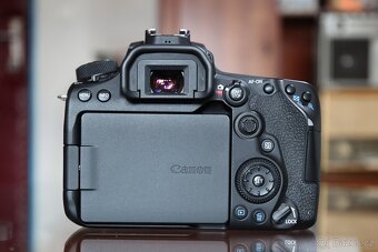 Canon EOS 90D - 4