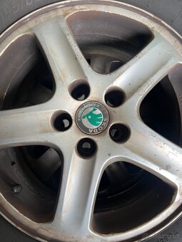Alu disky originál Škoda s letními pneu - 4