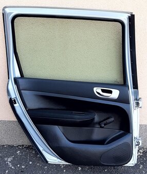 Zadní levé dveře na PEUGEOT 307 kombi r.v. 03/02 - 12/09 - 4