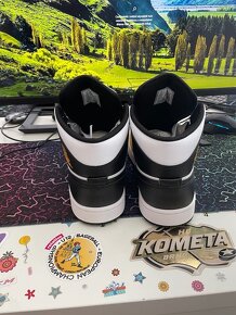 Air Jordan 1 - 4
