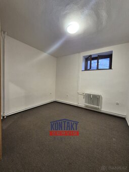 Pronájem bytu  2+kk o velikosti  55 m² přímo na náměstí - Če - 4