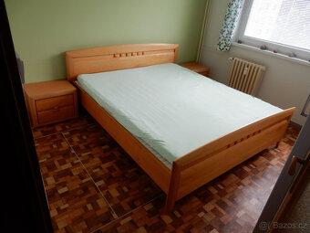 Manželská postel z masivu olše - 4