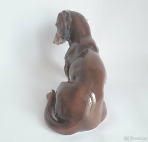 Starožitná porcelánová figura jezevčíka - Karl Ens - Německo - 4