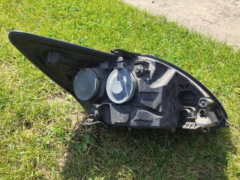Prodám přední světla Ford Focus Mk2-na nahradni dily - 4