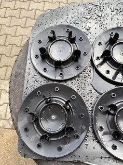 ORIGINÁLNÍ STŘEDOVÉ POKLIČKY VW CADDY - 4