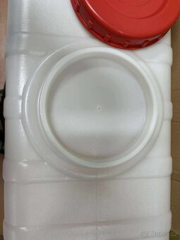 Plastová nádrž na kapaliny (218) - 4