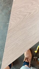Rohový parapet kvalitni dřevotříska 20cm šíře - 4