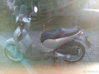 Aprilia Scarabeo 125 ie Light - 4