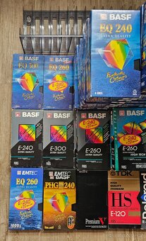 PRODÁM SADU 55KS ZNAČKOVÝCH VHS KAZET K PŘEHRÁNÍ EMTEC BASF - 4