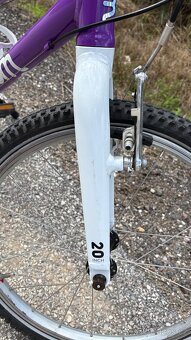 Woom 4 - kola 20", držák na lahev, přehazka 8st. - 4