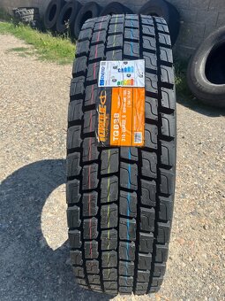 315/80 r22,5 Nákladní  Záběrové 315/80R22,5 - 4