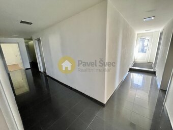 Pronájem kanceláře 15 m2 a skladu 17 m2, ul. Pekárenská - Č. - 4