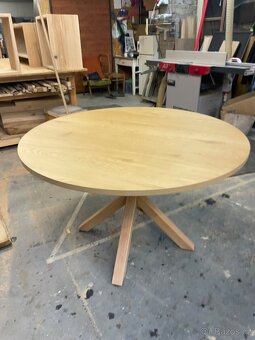 Kulatý jídelní stůl - dub 130cm, extra sleva - 4