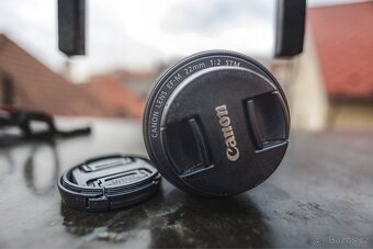 Canon EF-M 22mm F2 - 4