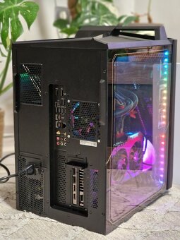 Výkonný herní počítač Asus ROG Strix RTX 3080 - 4