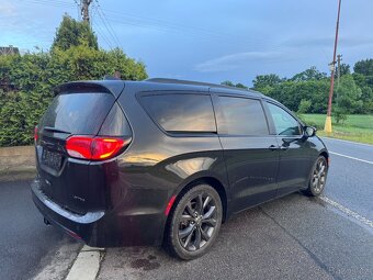 Chrysler Pacifica 3,6 S Limited ČR Sunroof Navi 2018 DPH - 4