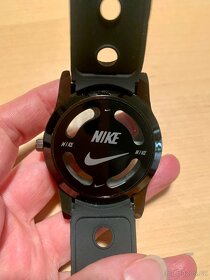 Nové černé hodinky Nike - 4