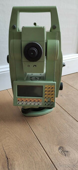 Tachymetr Leica TCRA 1103 Plus s příslušenstvím a pouzdrem - 4