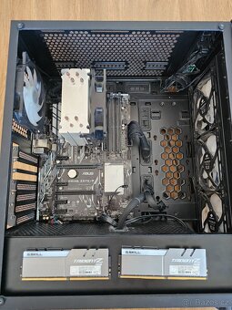 Z270 + i7 7700k + 32 GB RAM + RGB case + Corsair 750 W Gold - 4