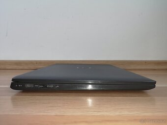 Čtyřjádrový notebook Dell Latitude 3520 - 4