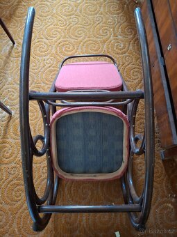 Prodám houpací křeslo Ton - 4