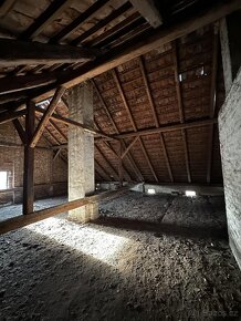 Stavební material z domu - pálené cihly, špaletová okna - 4