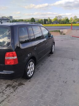 VW Touran 2,0 TDI Highline - 4