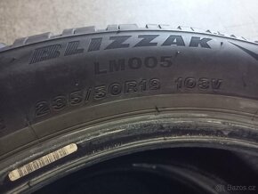 235/50R19 - 4