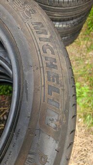 215/65R17 - 4