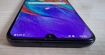 Samsung Galaxy A40 - velmi dobrý stav - 4