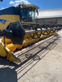 Kombajn New Holland CR 9080 - 4