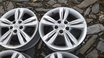 prodám ORIGINÁL al kola 17 5x114,3 na HYUNDAI - 4
