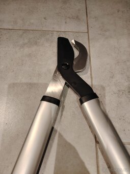 Nové Fiskars Smartfit Teleskopické nůžky na větve L86. - 4