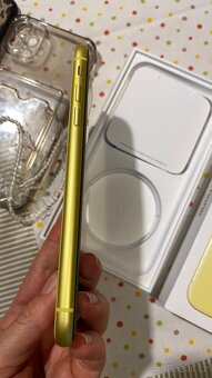 Prodám žlutý iPhone 11 65GB - top stav - 4