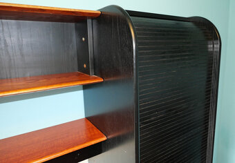 Stěna do pracovny - psací stůl a kancelářské skříněmi spojen - 4