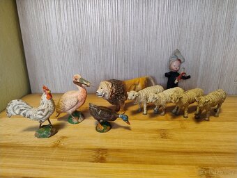 staré hračky, postavičky - 4