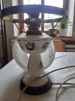 PETROLEJOVÁ LAMPA S RŮŽEMI NA EL. - 4